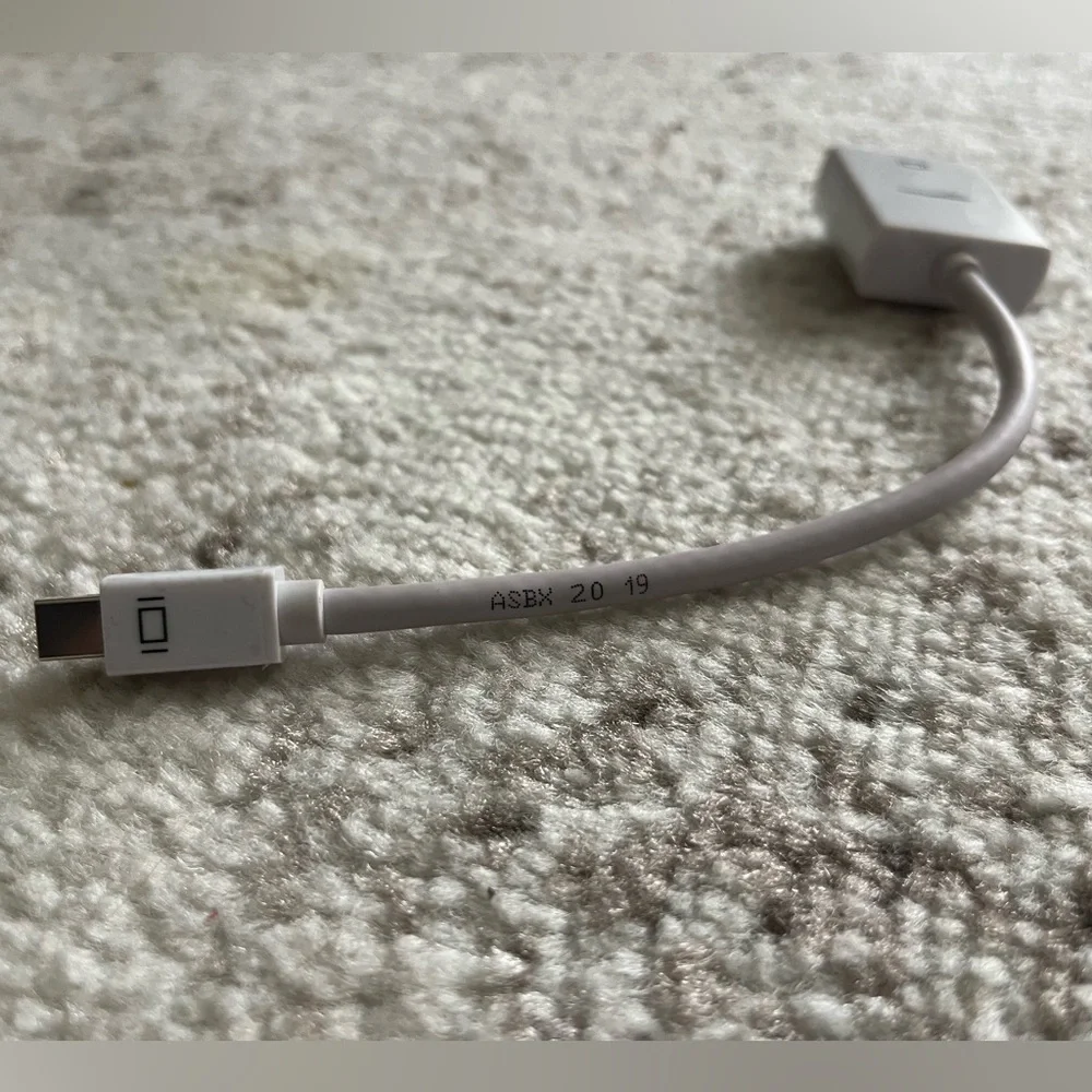 Mini DisplayPort to VGA Adapter